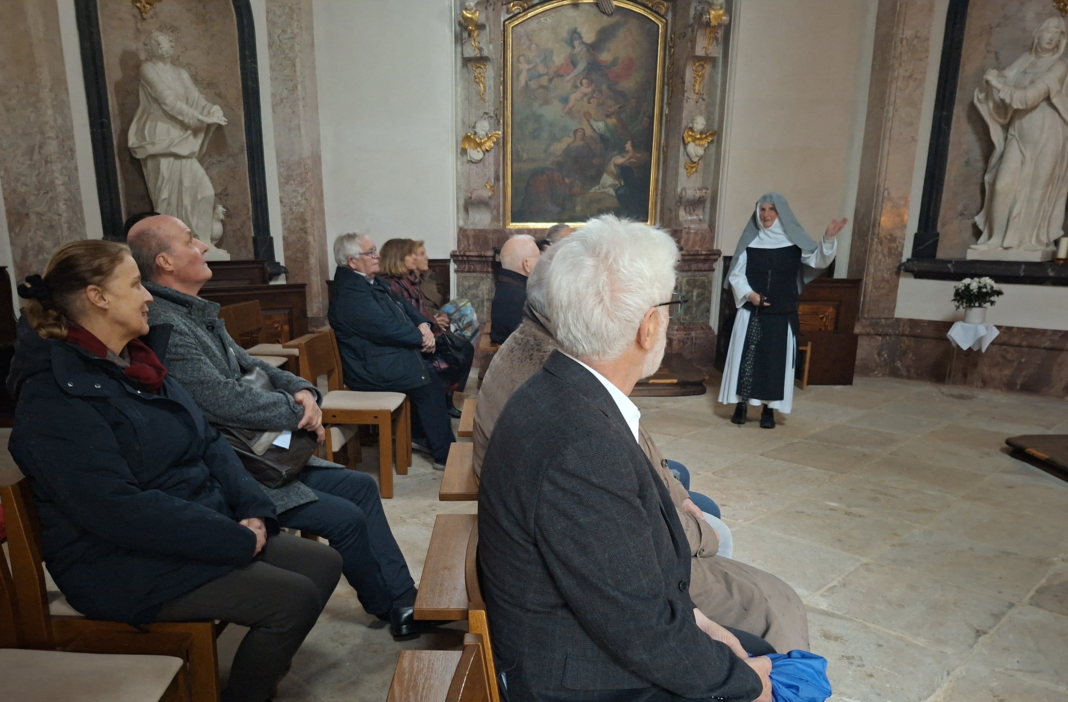 Besuch der Kapelle auf dem Klostergelände