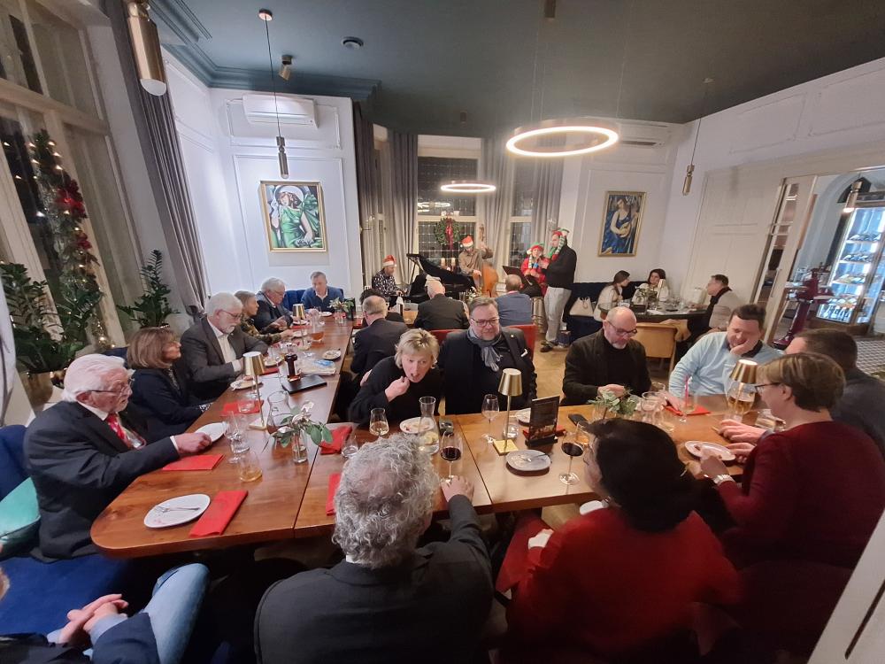 Gemeinsames Gänseessen in der Villatorro